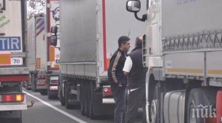 границата извиха километрични опашки камиони