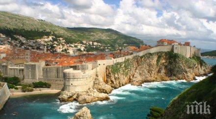 туристите дубровник отнасят солени глоби ходене бански