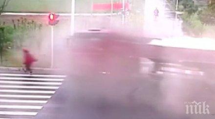 чудо моторист спаси косъм смъртта видео