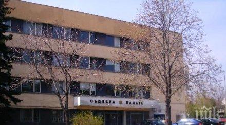 съдът видя чудо мацка захапала ченге крака друг извила врата