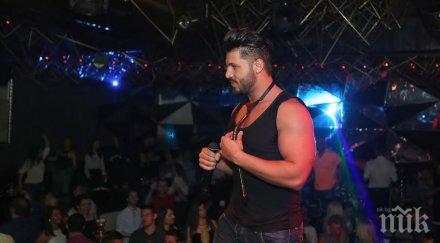 фики напомпа бицепси мацките клуб