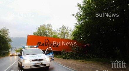 адът пътя продължава меле тир ове затвори магистрала