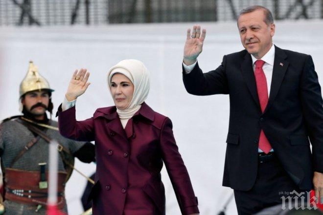 Ексклузивно в ПИК и Ретро! Тайни от сараите на Ердоган - с жена му Емине обитават 250 стаи