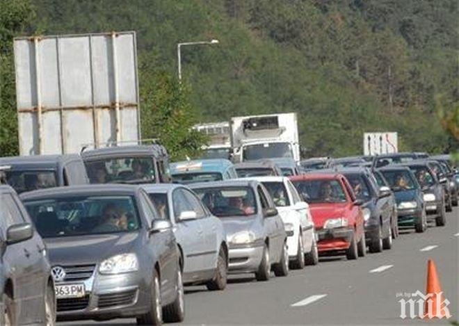 Жестока тапа край Благоевград, автомобилите пълзят по Е-79