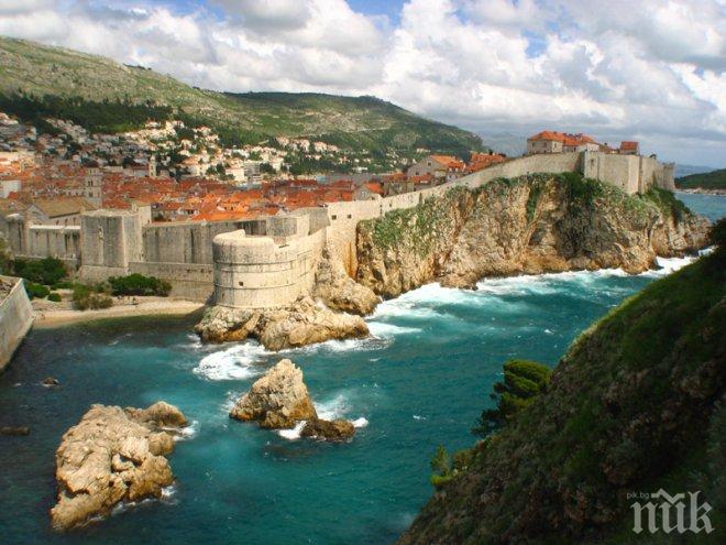 Туристите в Дубровник отнасят солени глоби за ходене по бански