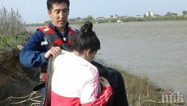 На бас за 50 бири: Жена преплува река на пияна глава 