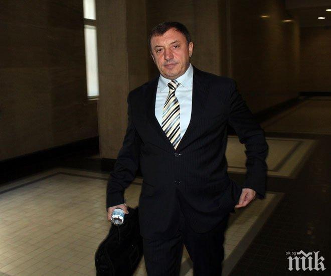 Изненадващо! Алексей Петров дойде в съда в Пловдив, удря рамо на Курдов (СНИМКИ)
