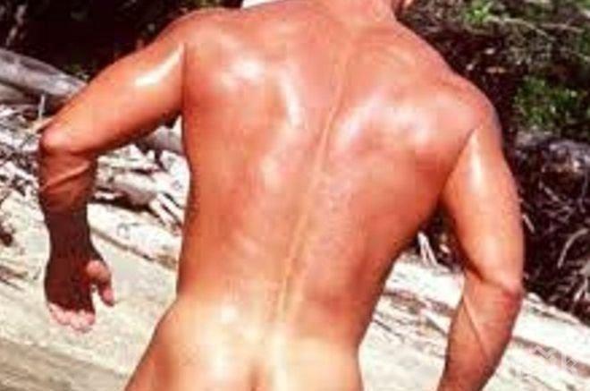 Шок! Стар ерген се съблече гол на улицата, две жени се оцъклиха (18+)