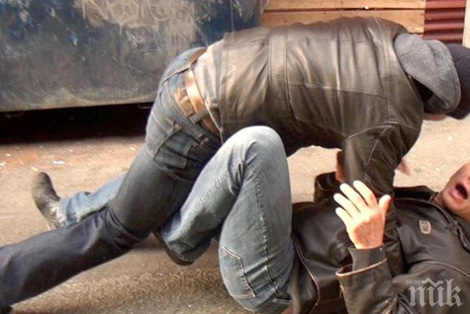 Кърваво меле! Студенти се млатиха след пиянски запой, двама са в болница