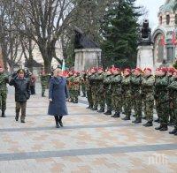 Цецка Цачева прие почетния караул в Панагюрище по повод 140 г. от Априлското въстание