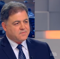 На браздата! Ненчев разнася яйца и козунаци на граничарите