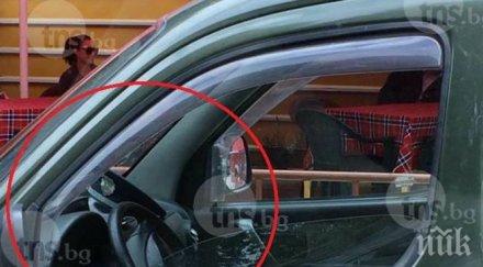 ченге хвърля фуражка таблото спести три лева паркинг снимки