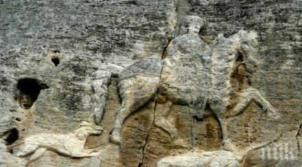 нова светлинна инсталация огря мадарския конник