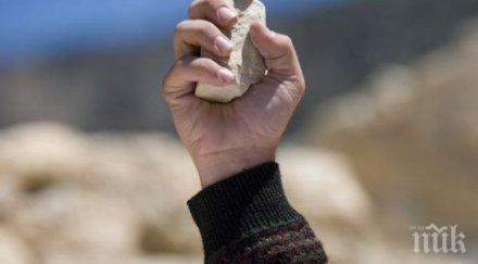 подивяла тълпа уби брутално иранка площад техеран видео