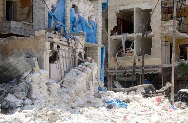 Продължават престрелките на жилищни райони в Алепо