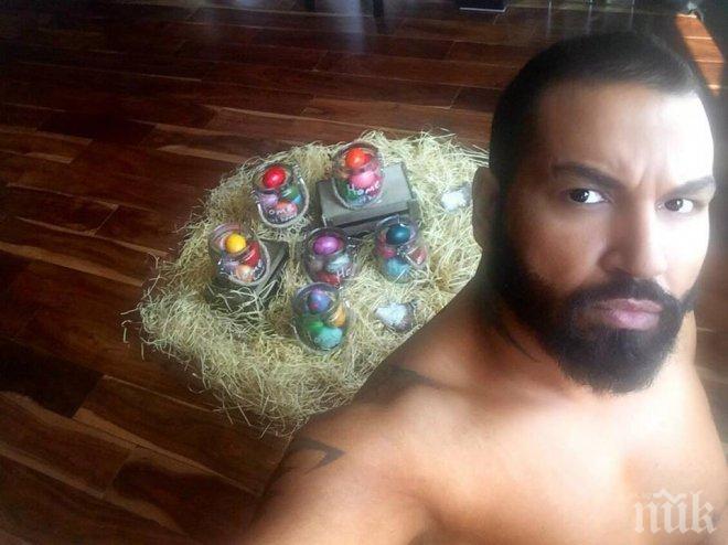 Азис с поредното Великденско селфи! 90 боядисани яйца по-късно (СНИМКИ)