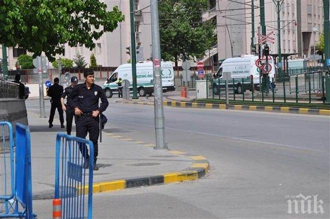 Двама полицаи са загинали при атентата в Турция