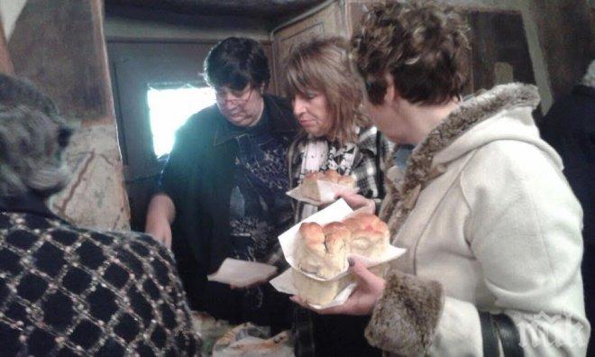 Жени ГЕРБ дариха козунаци и яйца в Перник