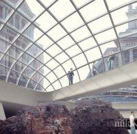 Две седмици след откриването: Ларгото протече, мазилката се напука