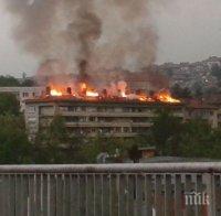 Ужас в Дряново! Мълния удари жилищен блок и го запали (СНИМКИ)