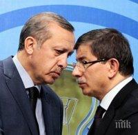 Президентът Ердоган отстранява партийния лидер и премиер Давутоглу (обновена)
