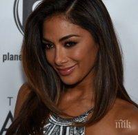 Гришо губи, но на Никол не й пука - вижте как се забавлява снахата (видео)