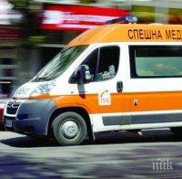 Меле в Перник! Трима бабаити нападнаха екип на Спешна помощ, потрошиха линейката