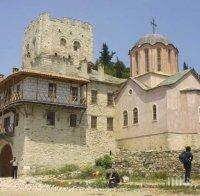 Вицепремиер и депутати се усамотяват на Атон без телефони и Фейсбук
