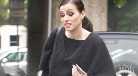 пик ретро виктория петрова съсипана великден откарва тъмно нюзрума папарашки снимки