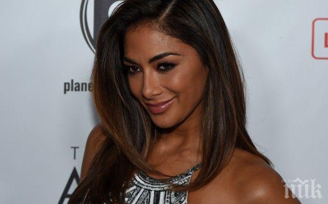 Гришо губи, но на Никол не й пука - вижте как се забавлява снахата (видео)