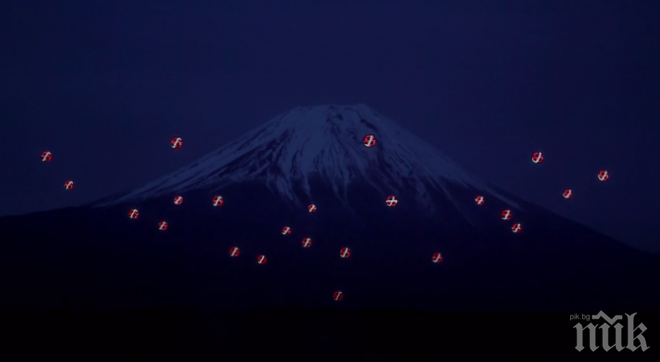 20 дрона оборудвани с 16.500 LED светлини танцуват във въздух (ВИДЕО)

