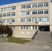 Дават по 25 лв. на 14 наградени с таблети ученици 