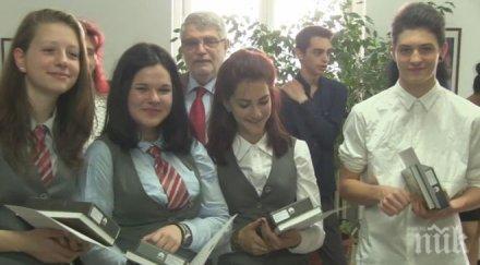 скандал ученици печелят награди платят данък