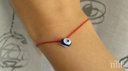 означава червеният конец ръката скъса