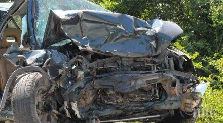 шаш млада жена катастрофира скача полицаи хапе пожарникар снимки