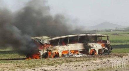 трагедия изгоряха живи сблъсък два автобуса камион цистерна снимки видео18