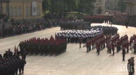 1300 военни бойни машини самолета вертолета разтресоха софия деня храбростта българската армия
