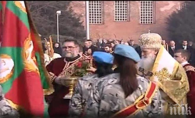 Патриарх Неофит отслужи тържествен водосвет на бойните знамена и знамената-светини на Българската армия