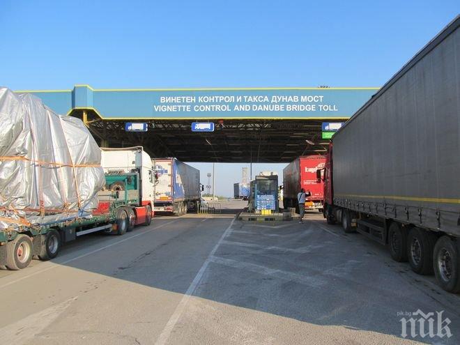 Скандал! Тираджии направиха 10-километрова тапа и блокираха Дунав мост
