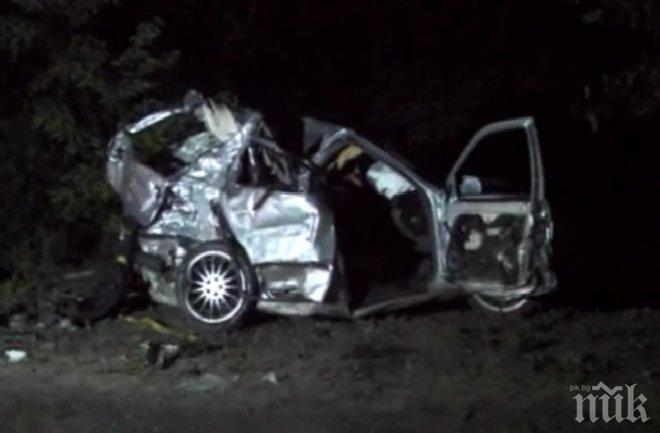 Кървав край на почивните дни: Вижте какво остана от колата в катастрофата с трима загинали в Хаинбоаз (СНИМКИ)
