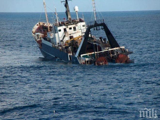 Трагедия в морето! Потъна китайски риболовен кораб,17 моряци изчезнали