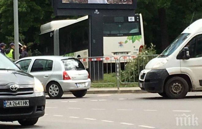 Шофьорът от автобуса спасил пътниците в последния момент
