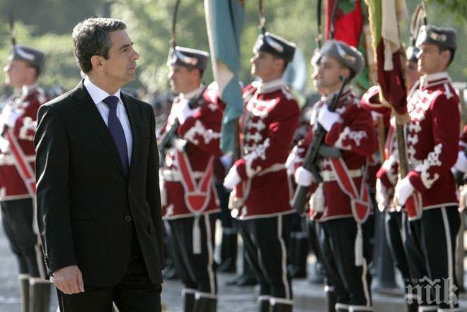 Росен Плевнелиев прие почетния строй на представителните части на Българската армия и ги поздрави по случай 6 май