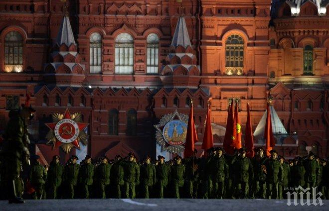 10 000 военни репетираха за парада в Москва (видео)