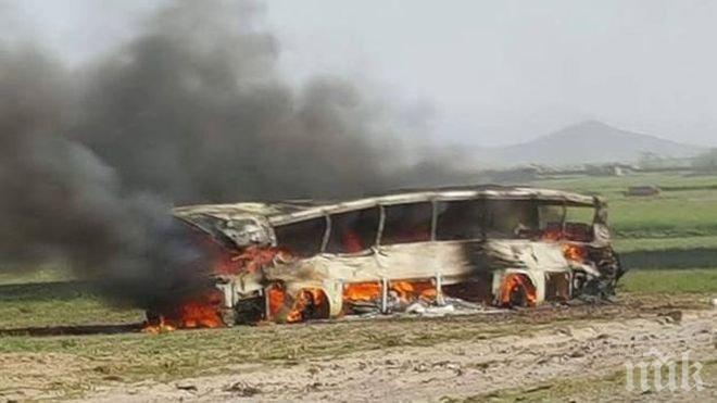 Трагедия! 73-ма изгоряха живи при сблъсък на два автобуса и камион-цистерна (СНИМКИ/ВИДЕО,18+)