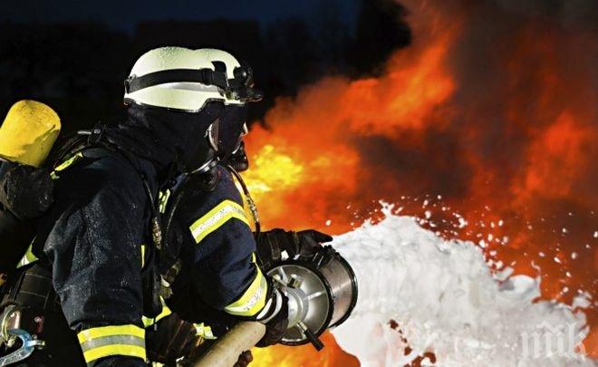 Спасяват остатъците от изгорелия канадски град 