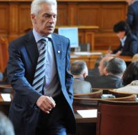 Волен Сидеров влезе в ролята на говорител на протестиращите