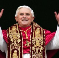 Тайни гей-оргии свалили папата