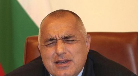 депутатите поглъщат евтини сандвичи последно