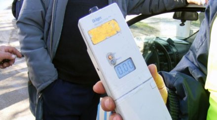 пиян шофьор заби стълб